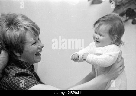 Die Schauspielerin Maria Sebaldt mit ihrer Tochter. [Automatisierte Übersetzung] Stockfoto