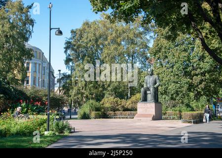 Statue von Kyösti Kallio auf Mannerheimintie, Helsinki, Finnland; ein finnischer Politiker der Agrarliga, der als vierter Präsident von Finla diente Stockfoto