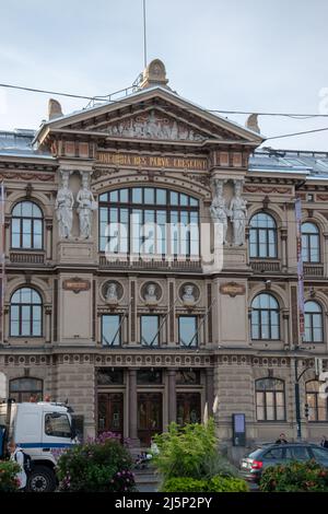 Das Ateneum ist ein Kunstmuseum in Helsinki, Finnland, und eines der drei Museen, die die Finnische Nationalgalerie bilden. Es befindet sich im Zentrum von Helsin Stockfoto