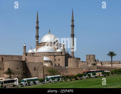 Die Moschee von Muhammad Ali an der Zitadelle von Kairo (Zitadelle von Salah Al-DIN) in Kairo, Ägypten. Es ist eine mittelalterliche islamische Festung auf dem Mokattam Hügel. Stockfoto