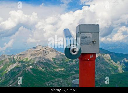 Münzteleskop zeigt am Jungrau-Gebirge vom Schilthorn mt (Piz Gloria) im Oberland Berner - Schweiz Stockfoto