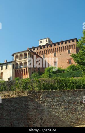 Schloss Solaroli oder Rocca Viscontea in Briona (Provinz Novara), Piemont, Italien Stockfoto