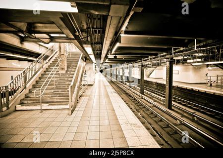 New York City 14. Street U-Bahnstation Sepia Ton Ansicht, Vereinigte Staaten von Amerika Stockfoto