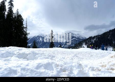 Der Rohtang Pass liegt in Himachal Pradesh, und diese Straße ist ein Tor zu Lahaul Spiti, Pangi und Leh Valley. 18-02-2022 himachal, indien Stockfoto