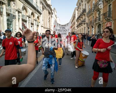 25 Aprile 2022, Festa della liberazione, corteo a Catania in via Etnea Stockfoto