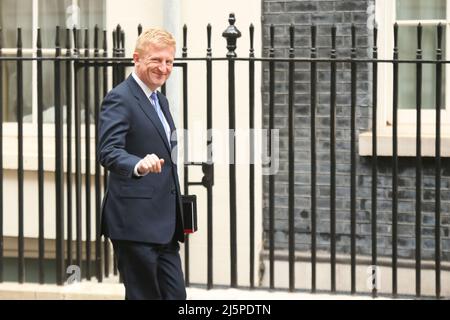 Oliver Dowden, Co-Chariman der Konservativen Partei und Minister ohne Portfolio, kommt in der Downing Street 10 in London an. Bilddatum: Montag, 25. April 2022. Stockfoto