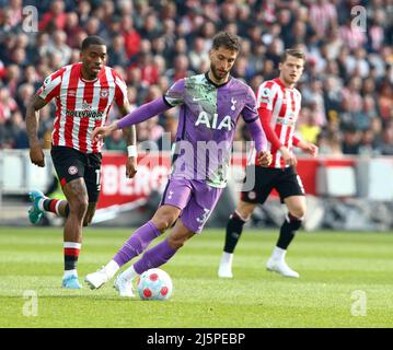 London, England - 23. APRIL: Rodrigo Bentancur von Tottenham Hotspur während der Premier League zwischen Brentford und Tottenham Hotspur in Brentford Communit Stockfoto