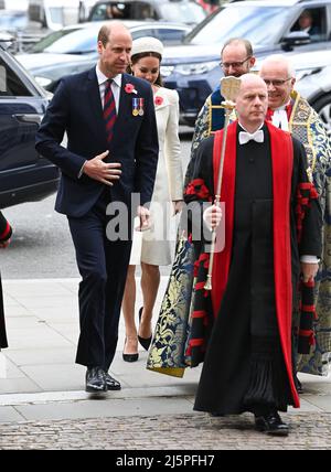 London, Großbritannien. 25. April 2022. 25.. April 2022. London, Großbritannien. Der Herzog und die Herzogin von Cambridge nahmen am Anzac Day Service of Comemoration and Thanksgiving in Westminster Abbey, London, Teil. Quelle: Doug Peters/Alamy Live News Stockfoto