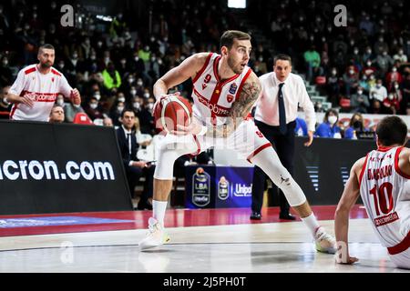 Varese, Italien. 24. April 2022. Paulius Sorokas #9 von Pallacanestro Varese OpenJobMetis im Einsatz während des italienischen Basketball LBA Lega Basket Ein 2021/22-Spiel in der regulären Saison zwischen OpenJobMetis Varese und Fortitudo Kigili Bologna in der Enerxenia Arena. Endergebnis; Varese 103:92 Bologna. Kredit: SOPA Images Limited/Alamy Live Nachrichten Stockfoto