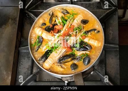 Thoro ist die traditionelle Fischsuppe von Ciboure, Baskenland, Frankreich Stockfoto