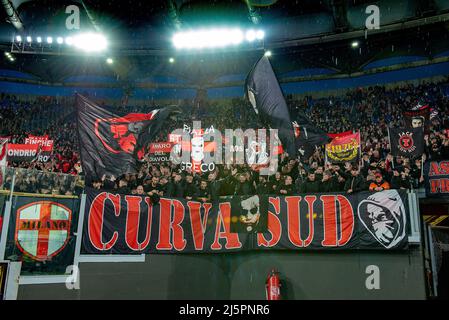 Rom, Italien. 24. April 2022. Mailands Fans während des Fußballspiels Serie A, Stadio Olimpico, Lazio gegen Mailand, 24. April 2022 (Foto von AllShotLive/Sipa USA) Credit: SIPA USA/Alamy Live News Stockfoto