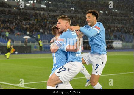 Rom, Italien. 24. April 2022. Ciro unbeweglich von SS Lazio jubiliert nach dem Tor 1-0 in der 04. Minuten während Fußball Serie A Fußballspiel, Stadio Olimpico, Lazio gegen Mailand, 24. April 2022 (Foto von AllShotLive/Sipa USA) Kredit: SIPA USA/Alamy Live News Stockfoto