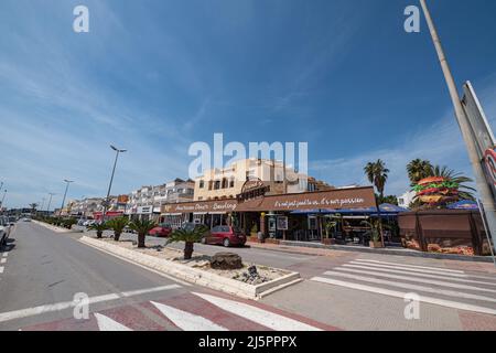 Ibiza, Spanien : 2022. April 14 : Panorama am Playa d en Bossa auf der spanischen Insel Ibiza im Sommer 2022. Stockfoto