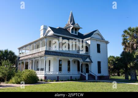 Das Rabb Mansion, Plantagenhaus für die Rabb Plantation und jetzt das Besucherzentrum für Sabal Palm Sanctuary, Brownsville, Texas. Stockfoto