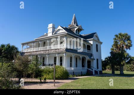 Das Rabb Mansion, Plantagenhaus für die Rabb Plantation und jetzt das Besucherzentrum für Sabal Palm Sanctuary, Brownsville, Texas. Stockfoto