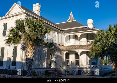 Das Rabb Mansion, Plantagenhaus für die Rabb Plantation und jetzt das Besucherzentrum für Sabal Palm Sanctuary, Brownsville, Texas. Stockfoto