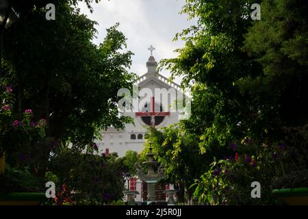 Juayua, El Salvador - 29. Januar 2022: Kirche in Juayua, El Salvador, bekannt für ihren Schwarzen Christus Stockfoto