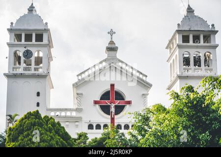 Juayua, El Salvador - 29. Januar 2022: Kirche in Juayua, El Salvador, bekannt für ihren Schwarzen Christus Stockfoto