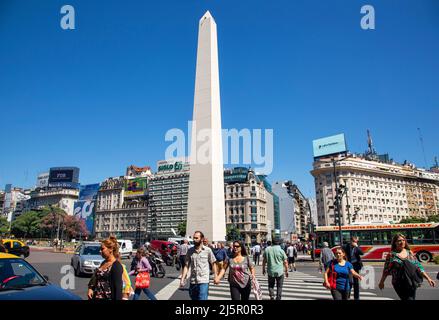 Plaza de la Republica im Zentrum von Buenos Aires mit dem Obelisco, einem der wichtigsten Symbole der Hauptstadt Argentiniens Stockfoto