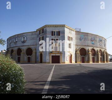 Vue exterieur des arenes de Bayonne, construites en 1893, peuvent accueillir 10 000 spectateurs. Architektur civile Francaise de style neo mauresque. , Bayonne, Pyrenees Atlantiques, Nouvelle Aquitaine, Frankreich. Stockfoto