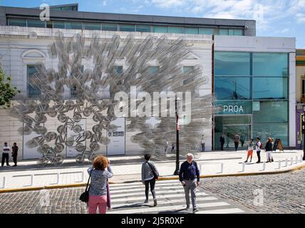 Argentinien, Buenos Aires - Fahrradinstallation des chinesischen Künstlers Ai Weiwei vor dem Proa-Museum oder Fundación Proa, in La Boca. Stockfoto