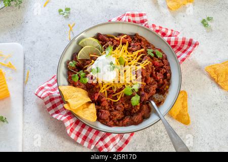 Chili con Carne: Traditionelles mexikanisches Hackfleisch und Gemüse in Tomatensauce Stockfoto