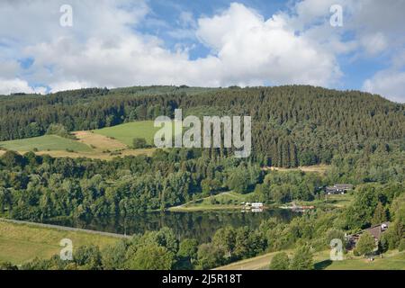 Blick auf den Kronenburger See Stausee in der Eifel Stockfoto