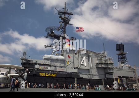 Panoramablick auf das Flugdeck des Flugzeugträgers USS Midway, San Diego Navy Pier Stockfoto