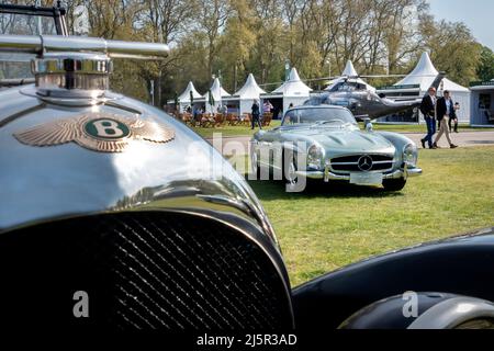 Mercedes-Benz 300SL Roadster auf dem Salon Prive London auf dem Gelände des Royal Hospital Chelsea Stockfoto