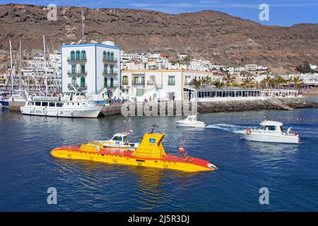 Gelbes U-Boot, U-Boot für Touristen Unterwasser Ausflüge, Hafen von Puerto de Mogan, Gran Canaria, Kanarische Inseln, Spanien, Europa, Atlantischer Ozean Stockfoto