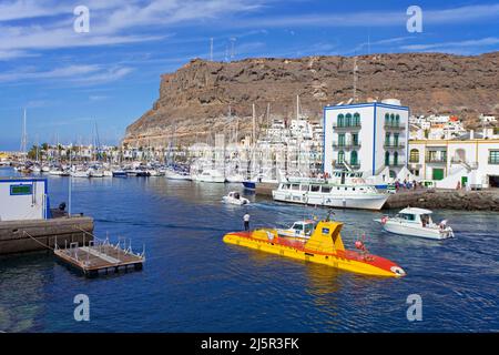 Gelbes U-Boot, U-Boot für Touristen Unterwasser Ausflüge, Hafen von Puerto de Mogan, Gran Canaria, Kanarische Inseln, Spanien, Europa, Atlantischer Ozean Stockfoto