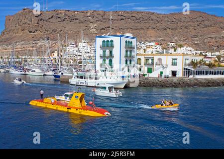 Gelbes U-Boot, U-Boot für Touristen Unterwasser Ausflüge, Hafen von Puerto de Mogan, Gran Canaria, Kanarische Inseln, Spanien, Europa, Atlantischer Ozean Stockfoto