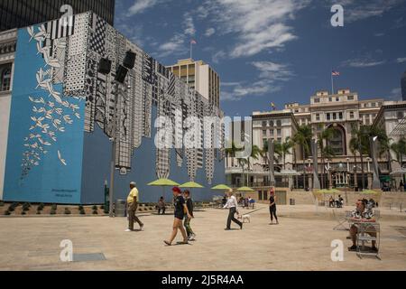 Menschen im Horton Plaza Park im Gaslamp Quarter, San Diego Stockfoto