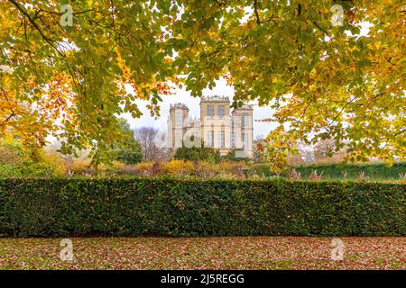 Herbst in Hardwick Hall, einem elisabethanischen Haus, das 1590s von Bess of Hardwick, Derbyshire, England, erbaut wurde Stockfoto