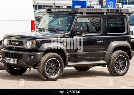 Black Suzuki Jimny All Grip auf dem Parkplatz Stockfoto