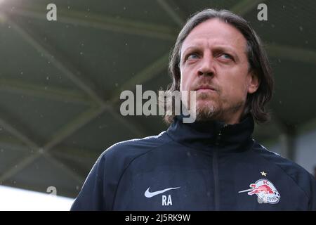 Nyon, Schweiz, 25.. April 2022. Rene Aufhauser Cheftrainer von Salzburg während des UEFA-Jugendliga-Spiels im Colovray Sports Center, Nyon. Bildnachweis sollte lauten: Jonathan Moscrop / Sportimage Stockfoto