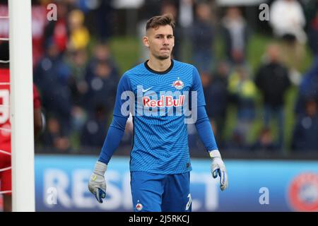 Nyon, Schweiz, 25.. April 2022. Adam Stejskal aus Salzburg reagiert während des UEFA-Jugendliga-Spiels im Colovray Sports Center, Nyon. Bildnachweis sollte lauten: Jonathan Moscrop / Sportimage Stockfoto