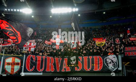 Stadio Olimpico, Rom, Italien. 24. April 2022. Italienischer Fußball der Serie A, SS Lazio gegen AC Mailand; Mailands Unterstützer Credit: Action Plus Sports/Alamy Live News Stockfoto