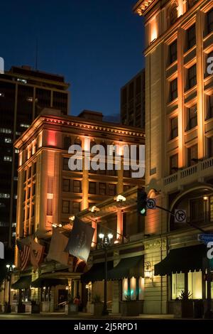 Nachtansicht des beleuchteten US Grant Hotel façade in Horton Plaza, San Diegos Gaslamp Quarter Stockfoto