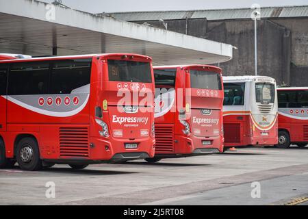 Der Busbahnhof Cork befindet sich am Cork Parnell Place und bietet Expressway- und Regionalverbindungen, die von Bus Éireann betrieben werden. Stockfoto