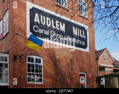 Ein Kanalbootgeschäft und eine Werkstatt in Audlem am Shropshire Union Kanal, Keshire, Großbritannien Stockfoto