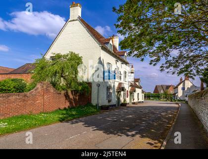 Blick auf die Straße in Harvington, Evesham, Worcestershire, England. Stockfoto