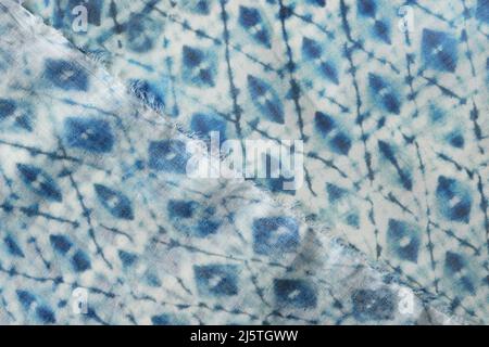 Blaue geometrische Qualität. Pastellblau-weißer Stretch-Baumwollstoff mit abstraktem Muster Stockfoto