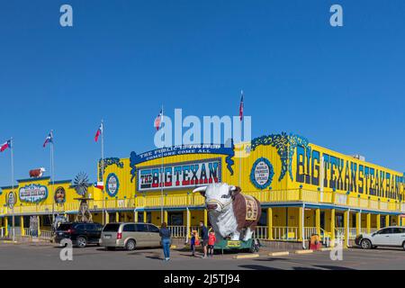 Amarillo, Texas - Die Big Texan Steak Ranch. Das Restaurant bietet ein kostenloses 72-Unzen-Steak für Gäste, die alles, einschließlich Beilagen, miti essen können Stockfoto