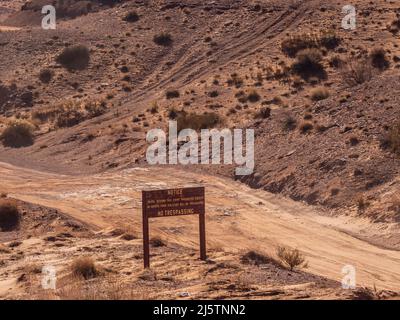 Kein Trespassing-Schild, Monument Valley Tribal Park, Navajo Nation, Utah und Arizona. Stockfoto