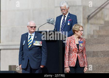 Sydney, Australien, 25. April 2022, der Gedenkgottesdienst ist ein religiöser Gottesdienst mit Gebeten, die von Kirchenführern und Befehlshabern der australischen Verteidigungskräfte gehalten werden, zusammen mit einer Ansprache des Gouverneurs von New South Wales während des ANZAC Day Gedenkgottesdienstes am 25. April 2022 in Sydney, Australien. Der United Drumhead Service wurde von Kadetten des Scots College eingeführt. Die Musik wird von den Scots College Pipes and Drums, der New South Wales Police Concert Band und dem Sydney Welsh Choir geboten. Stockfoto