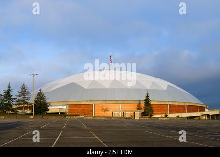 Tacoma, WA, USA - 23. April 2022; Außenansicht des Tacoma Dome. Der Veranstaltungsort ist hauptsächlich aus Holz gebaut und befindet sich im Pierce County Washington Stockfoto