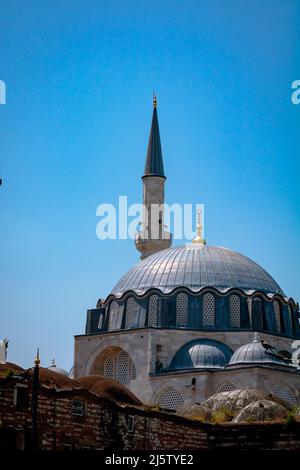 Rustem Pasa Moschee in Istanbul. Islamischer Hintergrund vertikales Foto. Ramadan oder Moschee Hintergrund. Stockfoto