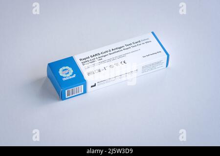 Kuala Lumpur, Malaysia - 30. März 2022: Eine Schachtel mit SARS-CoV-2 Antigen qualitativem Schnelltest von BioDetect, der Speichelproben zum Nachweis von Covid-19 verwendet Stockfoto