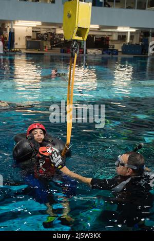 Datum: 08-23-2017 Ort: Sonny Carter NBL Thema: ASCAN Water Survival Training mit Zena Cardman, Jonny Kim, Warren Hoburg, Loral O' Hara, Jennifer Sidey und Jessica Watkins Fotograf: David DeHoyos Stockfoto